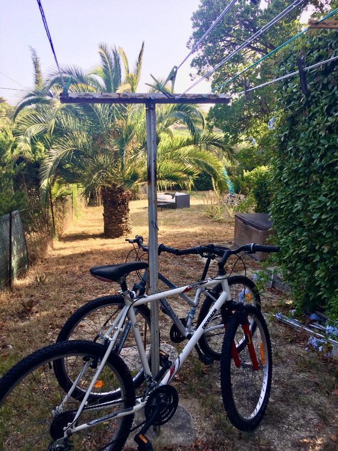 Large Private Garden, Quiet 2-Bedroom Apartment, Air Conditioning, Wifi, Parking 卡西斯 外观 照片