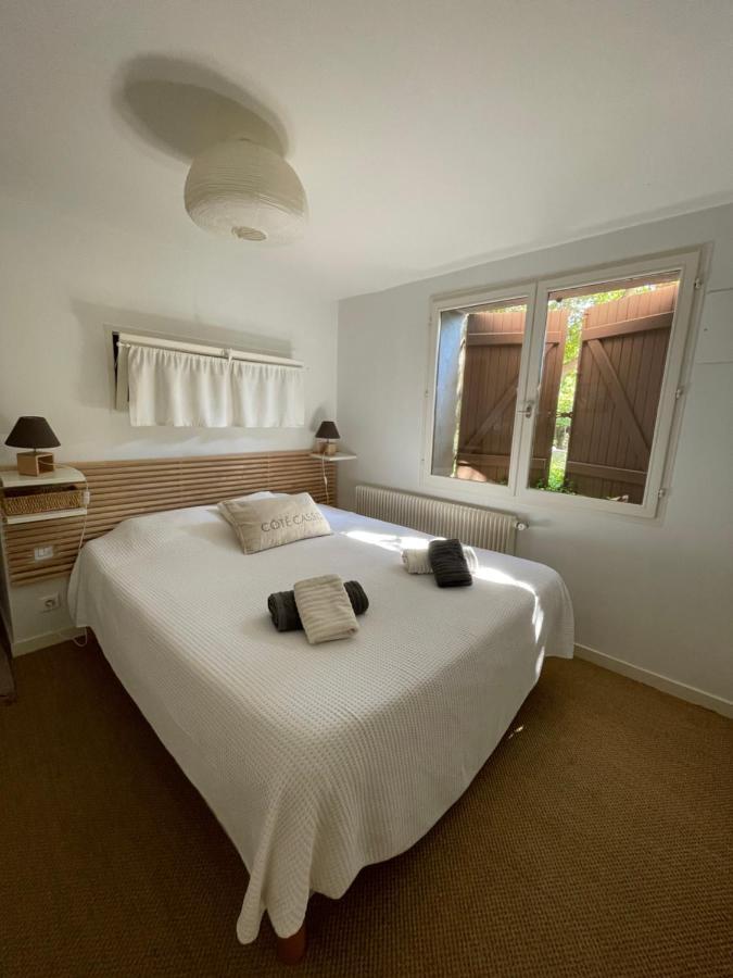 Large Private Garden, Quiet 2-Bedroom Apartment, Air Conditioning, Wifi, Parking 卡西斯 外观 照片