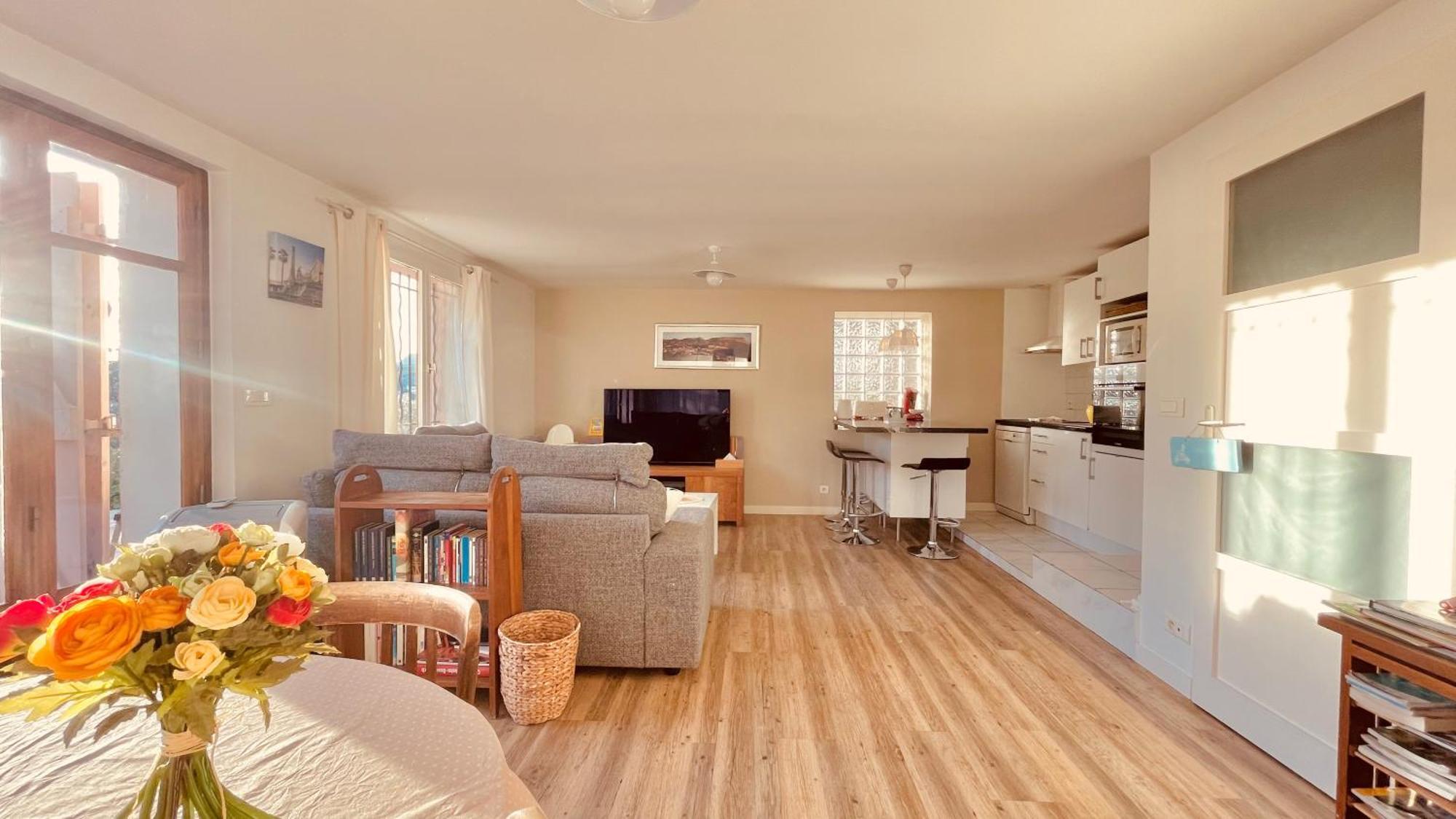 Large Private Garden, Quiet 2-Bedroom Apartment, Air Conditioning, Wifi, Parking 卡西斯 外观 照片