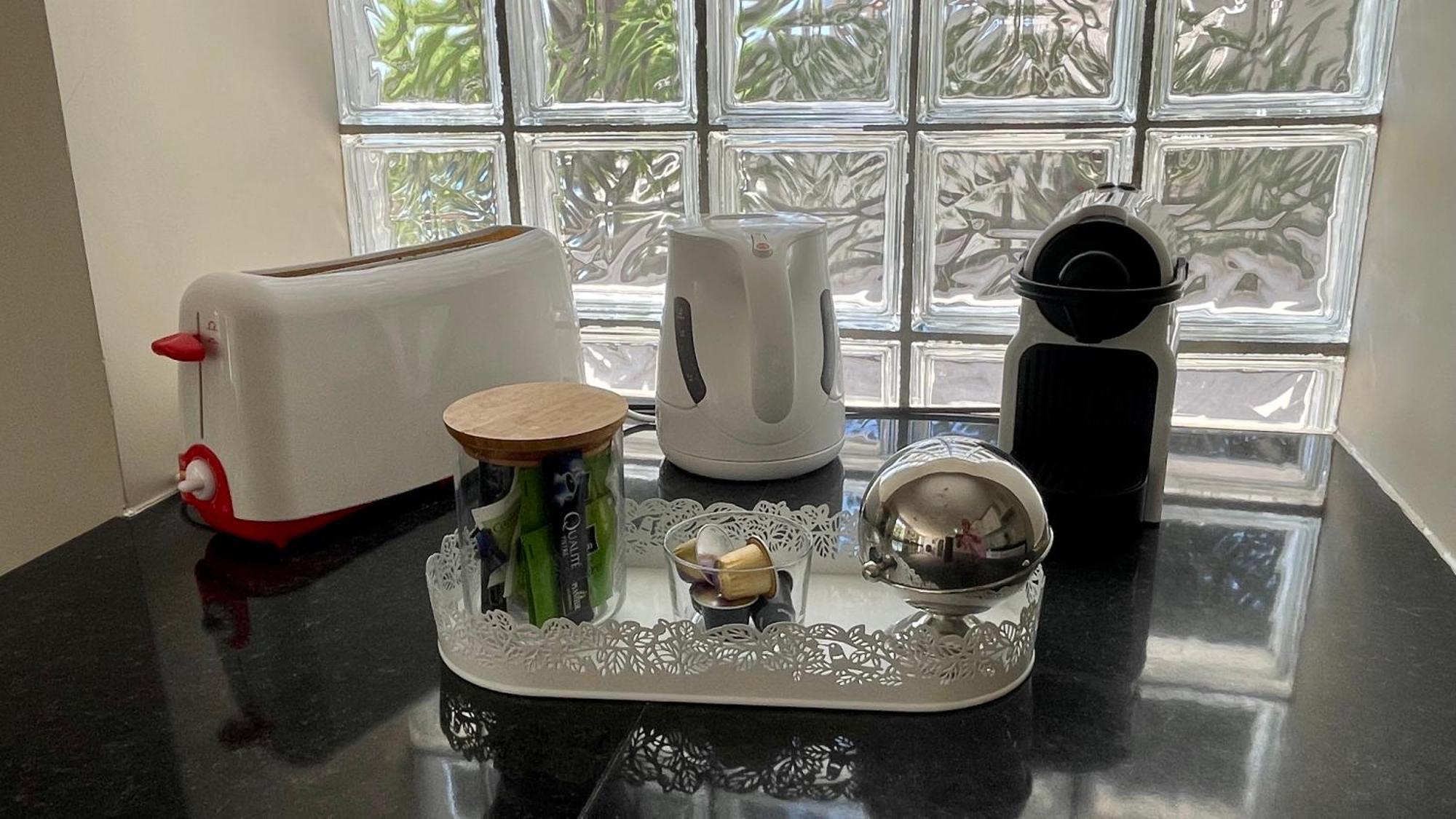Large Private Garden, Quiet 2-Bedroom Apartment, Air Conditioning, Wifi, Parking 卡西斯 外观 照片