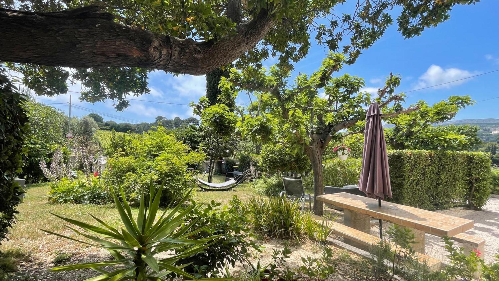 Large Private Garden, Quiet 2-Bedroom Apartment, Air Conditioning, Wifi, Parking 卡西斯 外观 照片