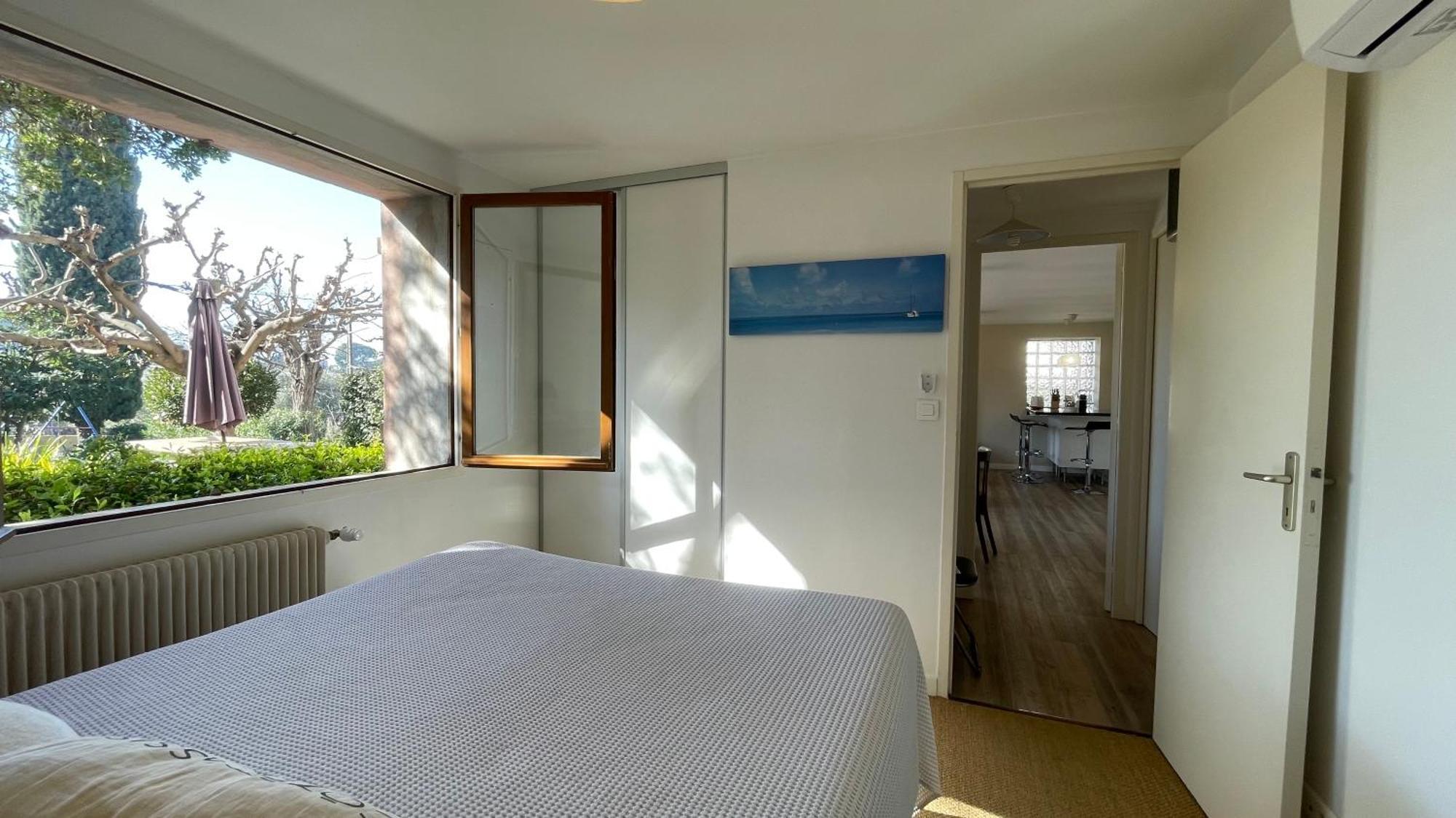 Large Private Garden, Quiet 2-Bedroom Apartment, Air Conditioning, Wifi, Parking 卡西斯 外观 照片