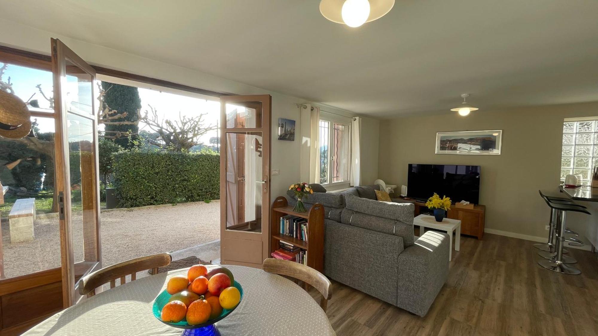 Large Private Garden, Quiet 2-Bedroom Apartment, Air Conditioning, Wifi, Parking 卡西斯 外观 照片