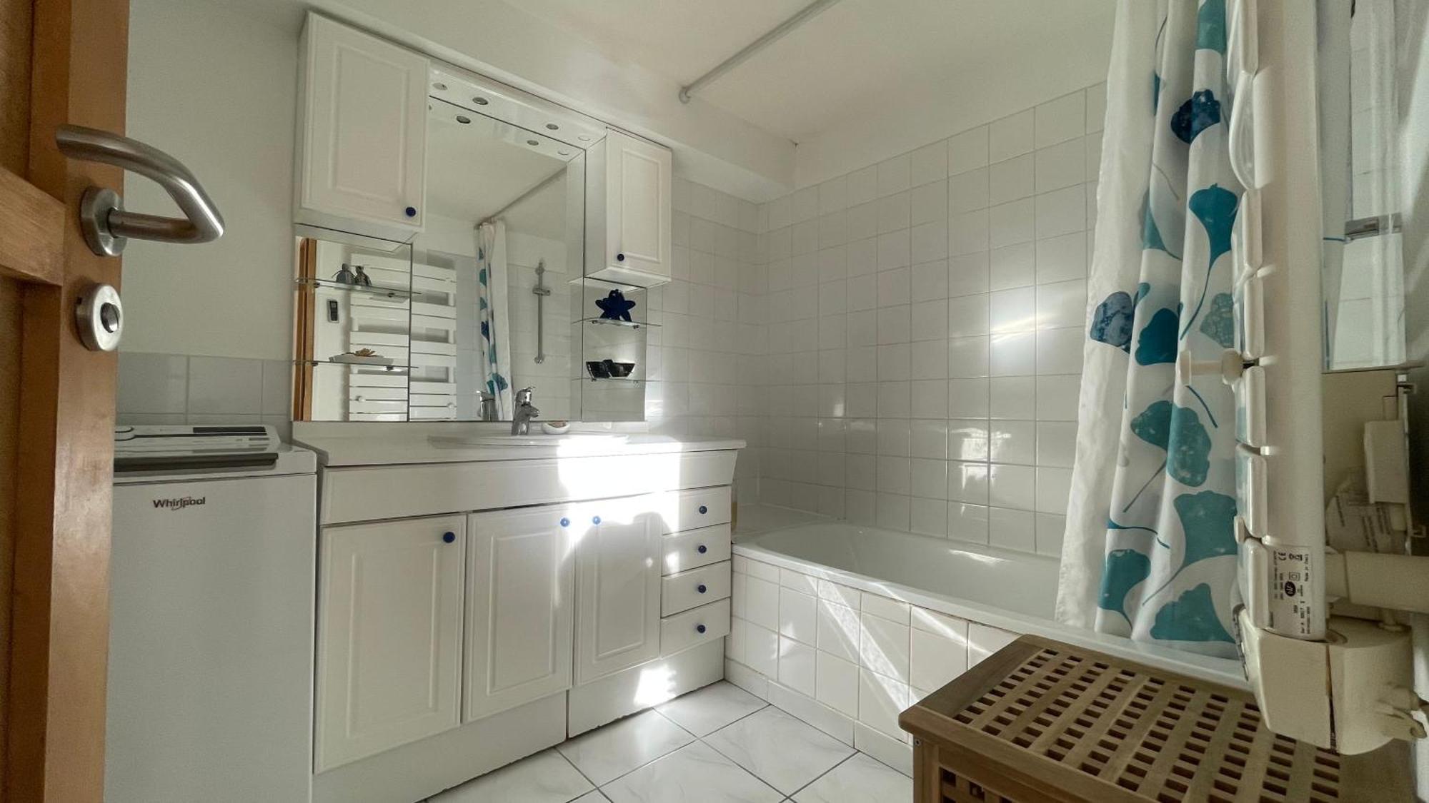 Large Private Garden, Quiet 2-Bedroom Apartment, Air Conditioning, Wifi, Parking 卡西斯 外观 照片